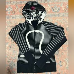 Vintage Black White Lululemon Scuba